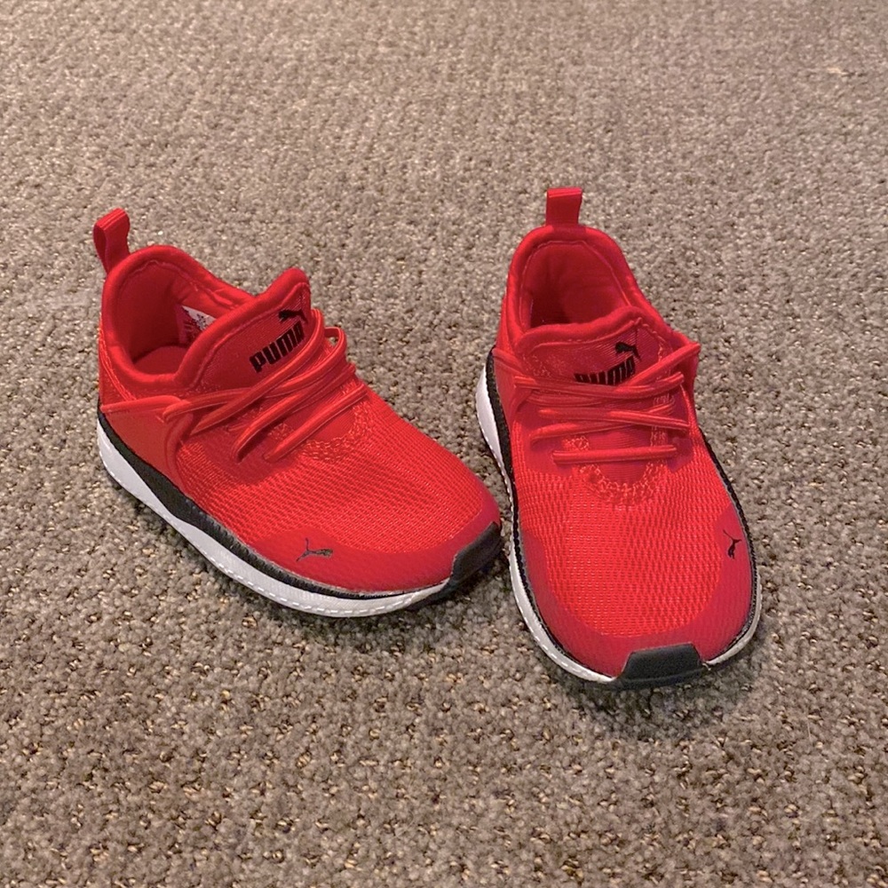 PUMA child shoe toddler size 5c ! Only worn couple times - look brand new